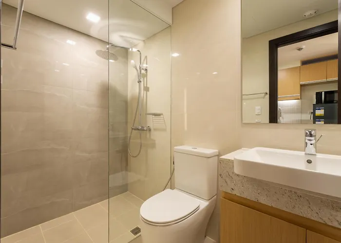 Luxury 1 Bedroom View In Park Mckinley West Fast Wi-fi Washer Dryer Aparthotel Manila